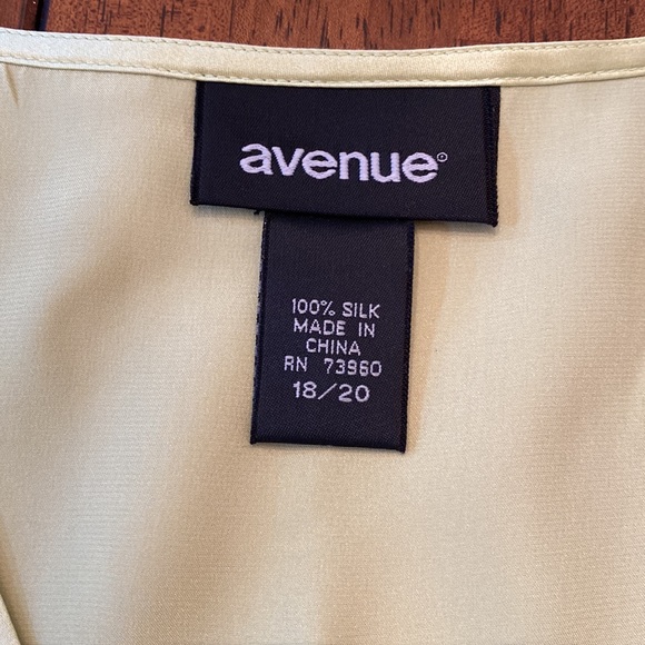 Lt. Green sleeveless V-neck silk blouse size 18/20 - Picture 4 of 5